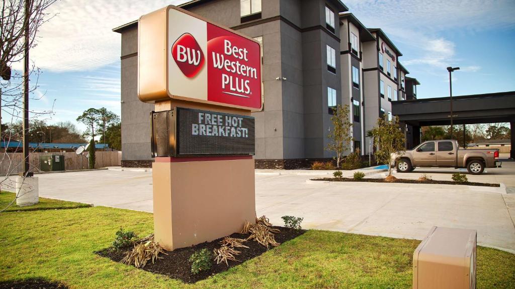 Best Western Plus Prien Lake Inn & Suites Main image 1